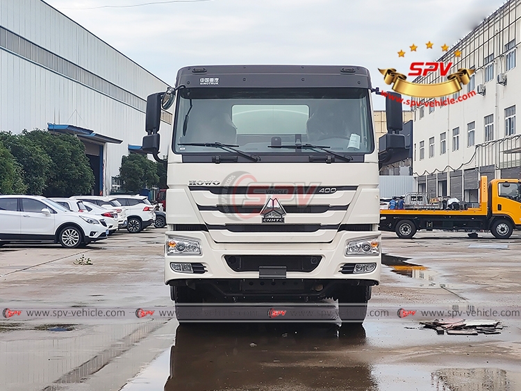 25,000 Litres Fuel Tank Truck Sinotruk - Front Side View - SPV-vehicle